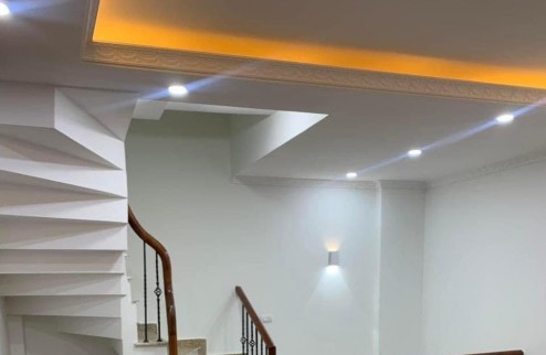 Cho thuê nhà nguyên căn tại ngõ 1395 Giải Phóng, 6 tâng, 35m2, 5P, giá 12.5 Triệu - ở, VP, KD đỉnh